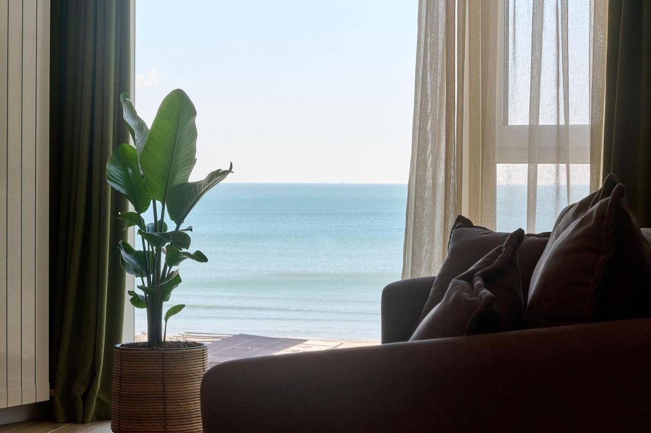 Studio Cornelia Seaview Spa&Pool In Infinity Beach Resort Mamaia Kültér fotó